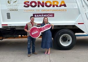 ENTREGA OFICIAL DE CAMIÓN RECOLECTOR DE BASURA PARA EL MUNICIPIO