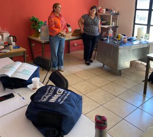 VISITA DE LA PRESIDENTA MUNICIPAL A LA BIBLIOTECA PÚBLICA PARA FORTALECER LA COLABORACIÓN INSTITUCIONAL