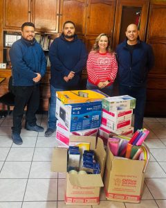 DOTACIÓN DE MATERIAL ESCOLAR Y APOYO ECONÓMICO POR LA PRESIDENTA MUNICIPAL A LA PRIMARIA JOSÉ ANTONIO VILLA