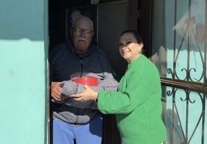 PRESIDENTA REALIZA VISITA ESPECIAL A NUESTROS ADULTOS MAYORES